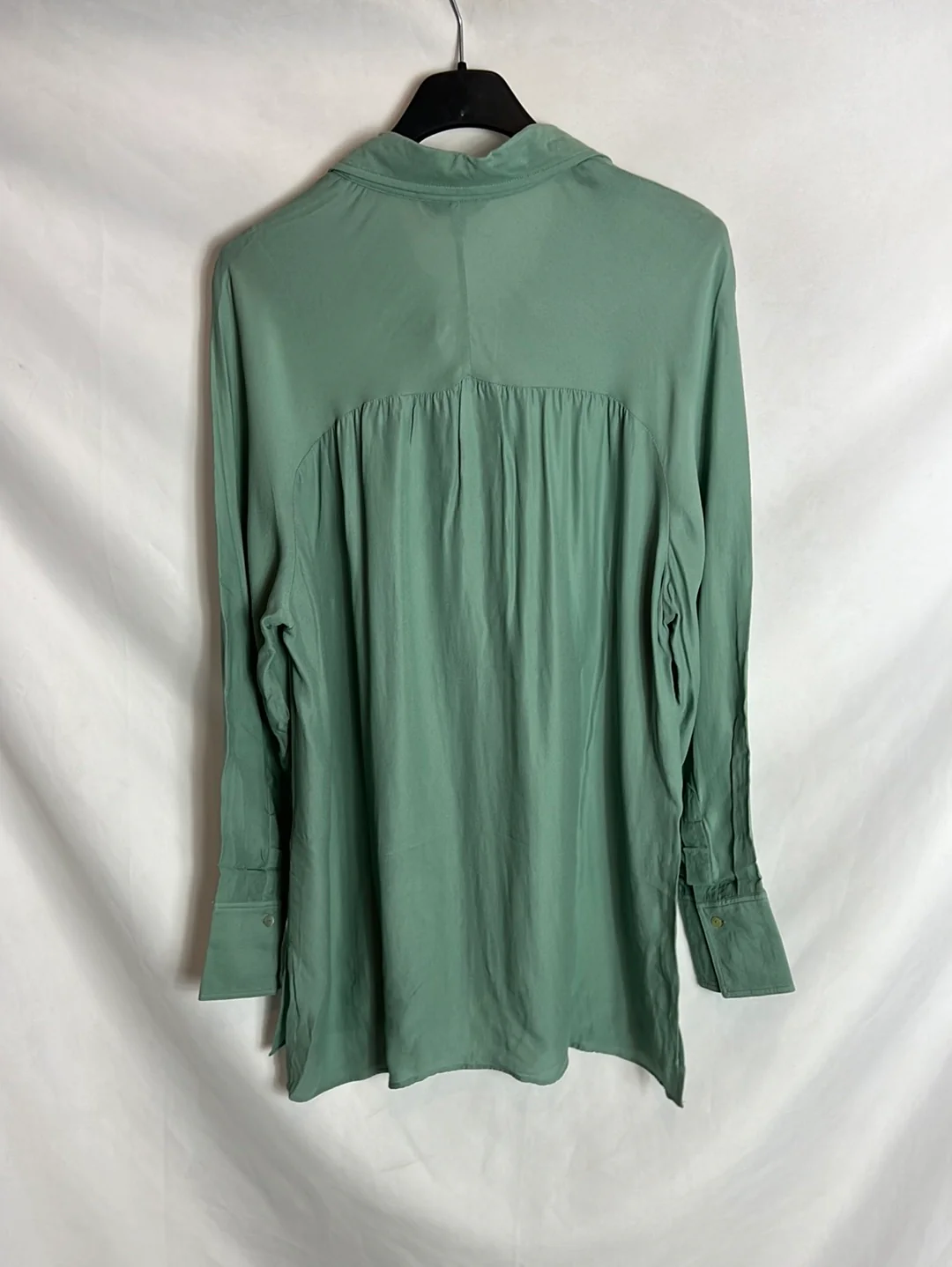 MASSIMO DUTTI. Blusa fluida verde claro. T 38 - Imagen 3