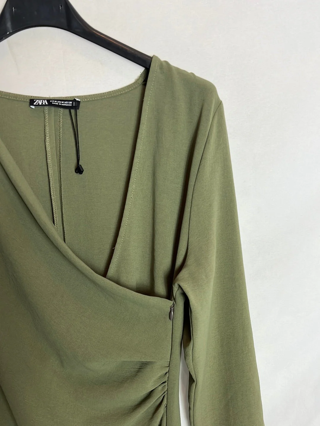 ZARA. Vestido midi fruncido. T M - Imagen 2