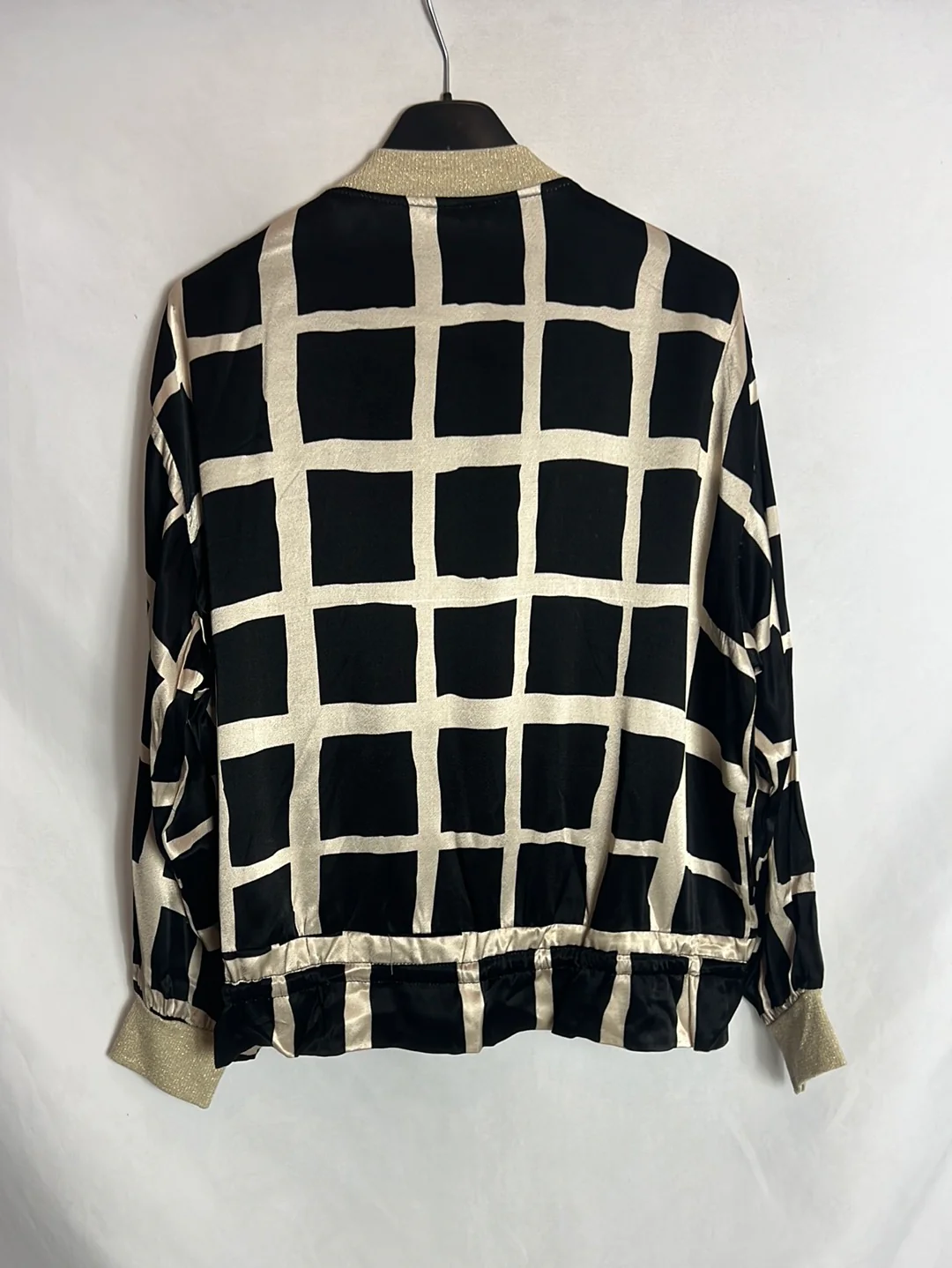 OTRAS. Bomber satinada estampado geométrico. T S/M - Imagen 6