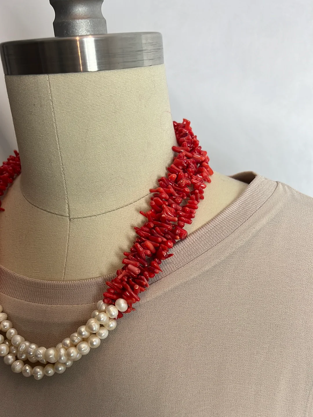 OTRAS. Collar perlas y coral - Imagen 3