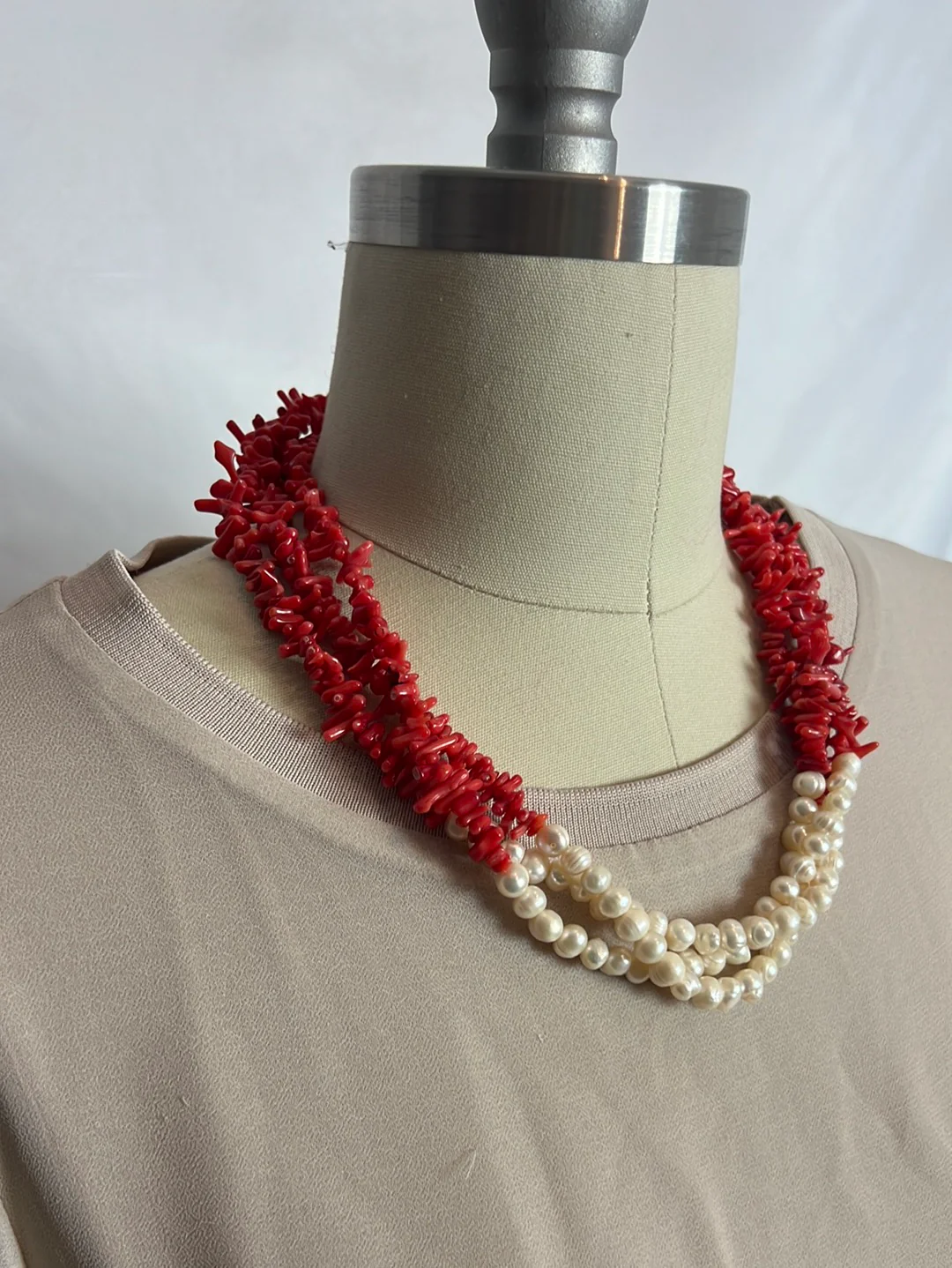 OTRAS. Collar perlas y coral - Imagen 2