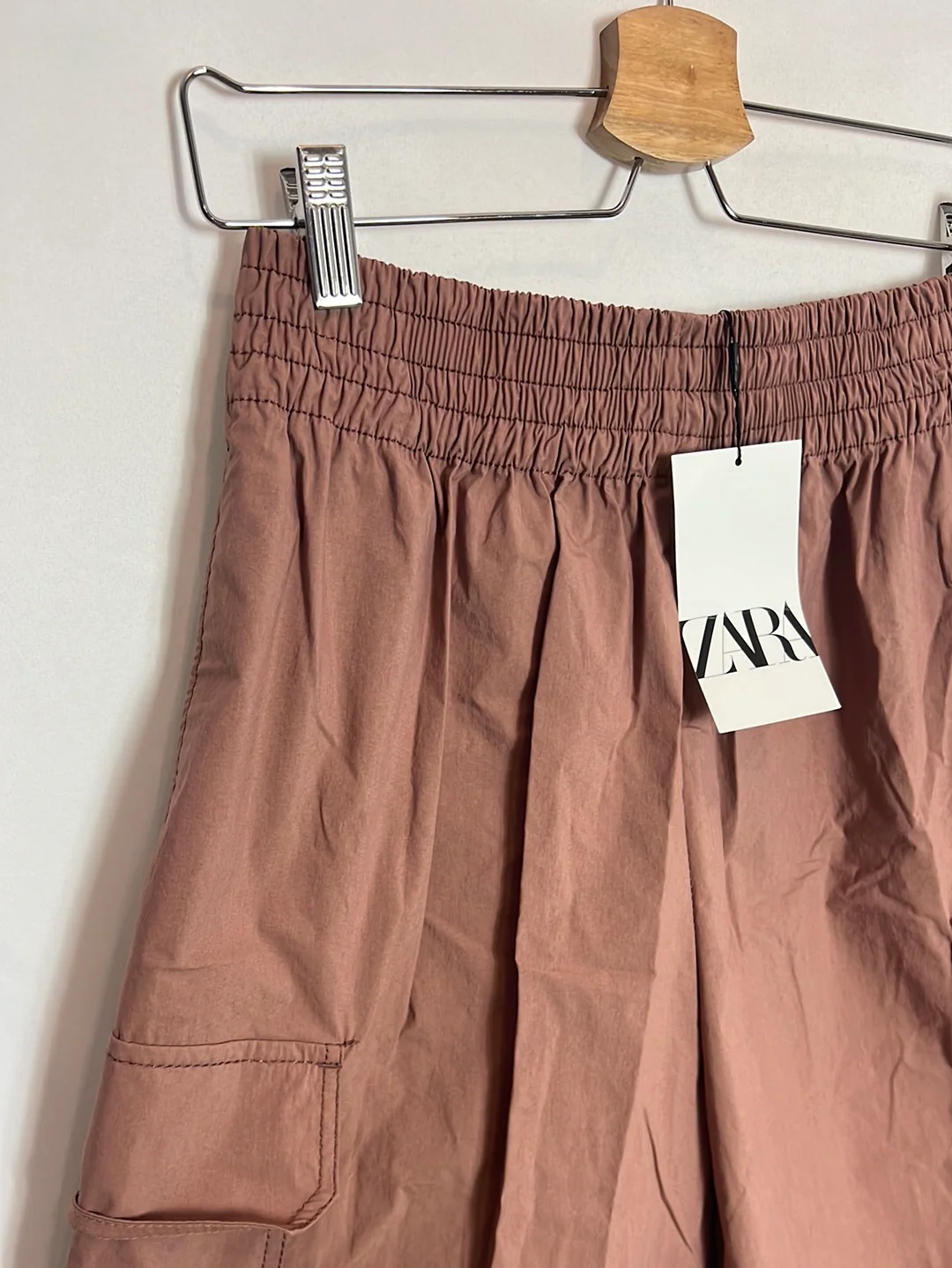 ZARA. Bermuda rosa impermeable T.s - Imagen 2