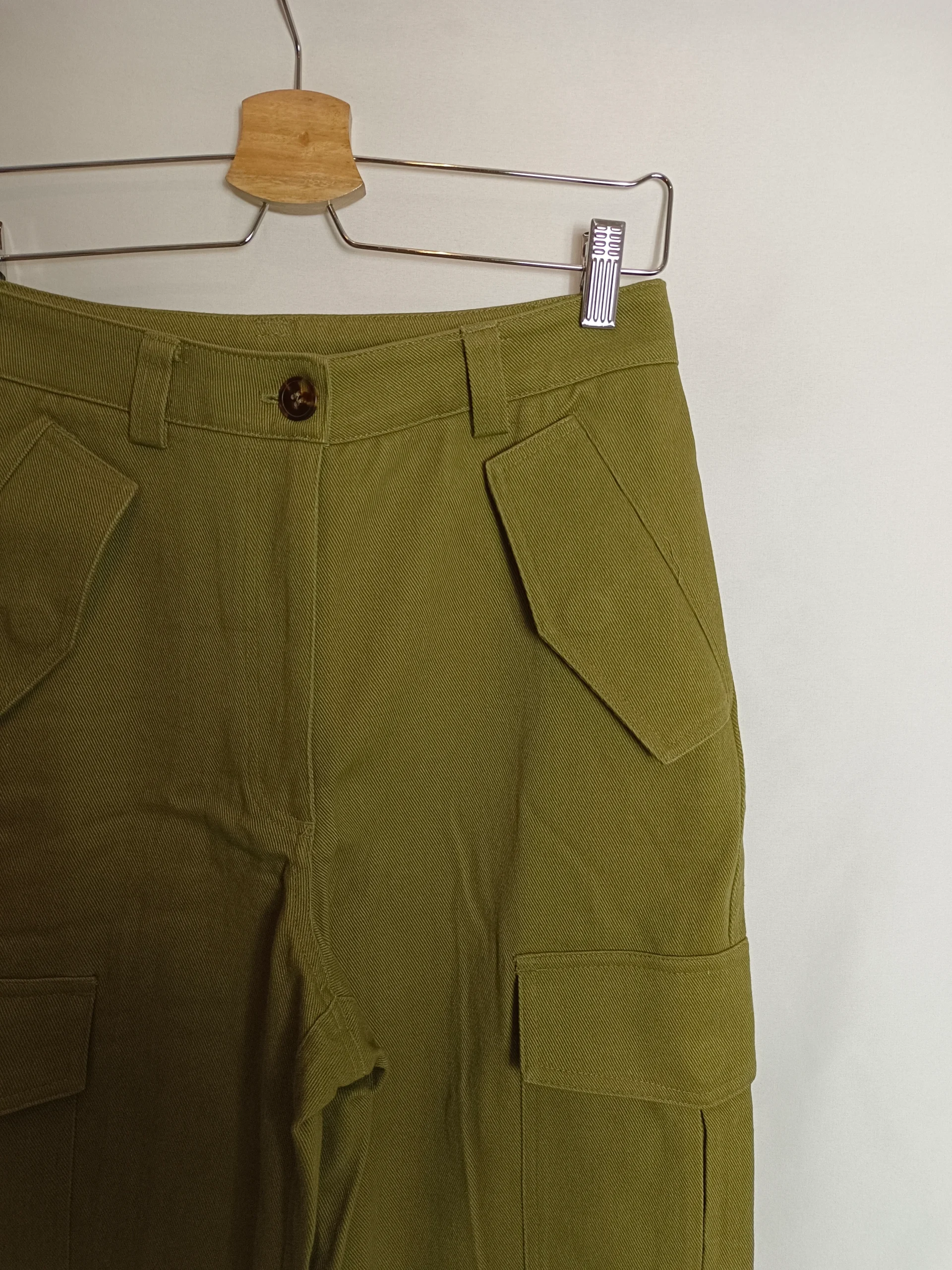 H&M. Pantalón verde caqui bolsillos T.36 - Imagen 3